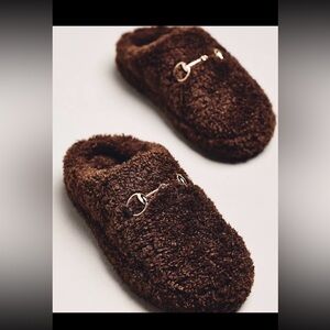 Anthropology Sherpa Fleece But Scuff SlipMaeve Slip-On Slippers with Rubber Sole